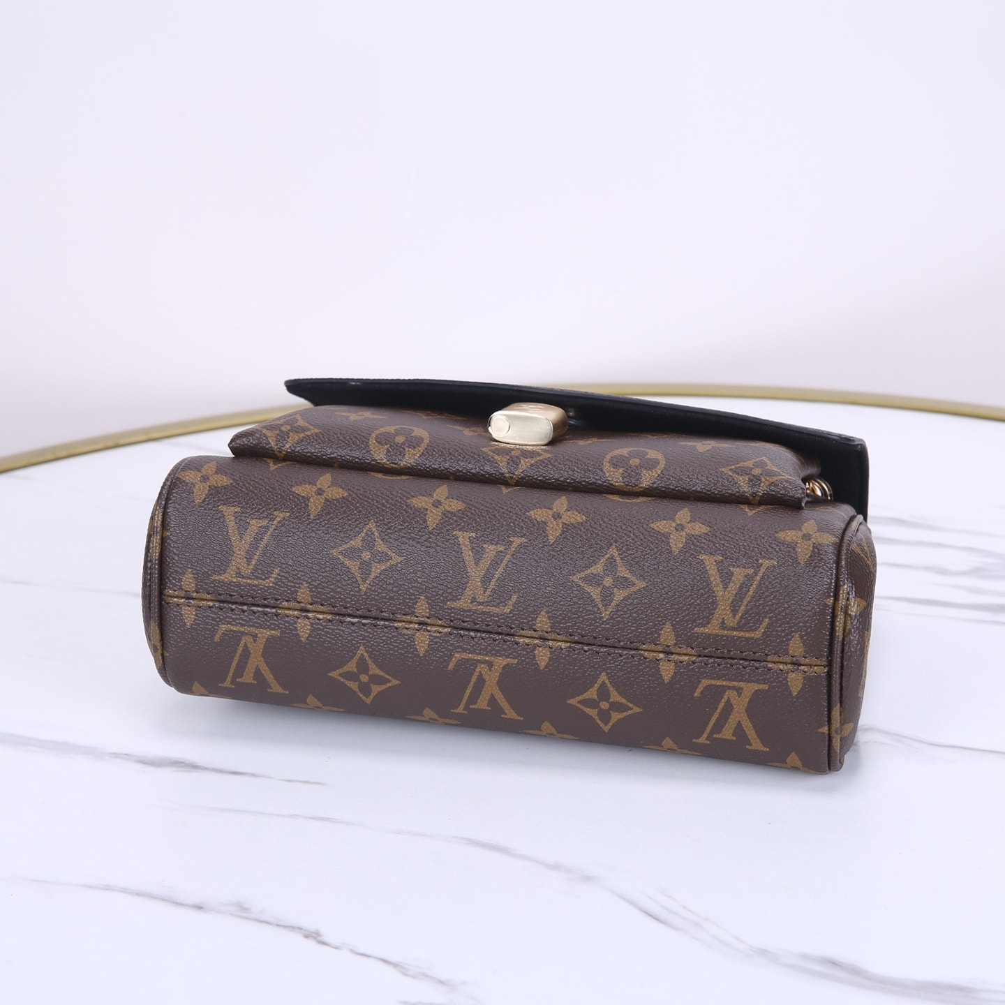 ����� ������� ������� L�UIS VUI���N S�INT-G�RM�IN (����, ��� 8)