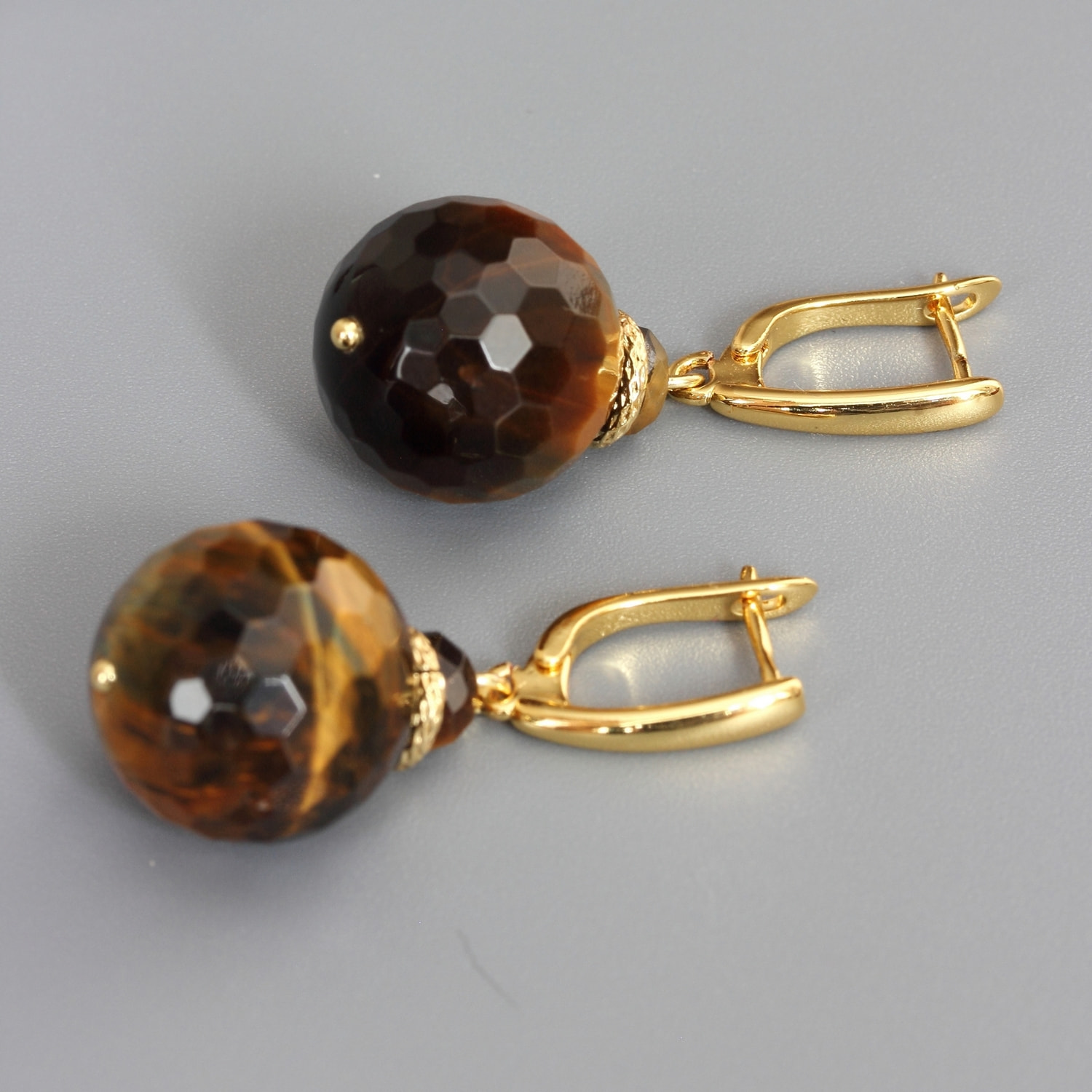 Серьги женские из тигрового глаза (вид 2) Серьги женские из тигрового глаза (фото, вид 2)