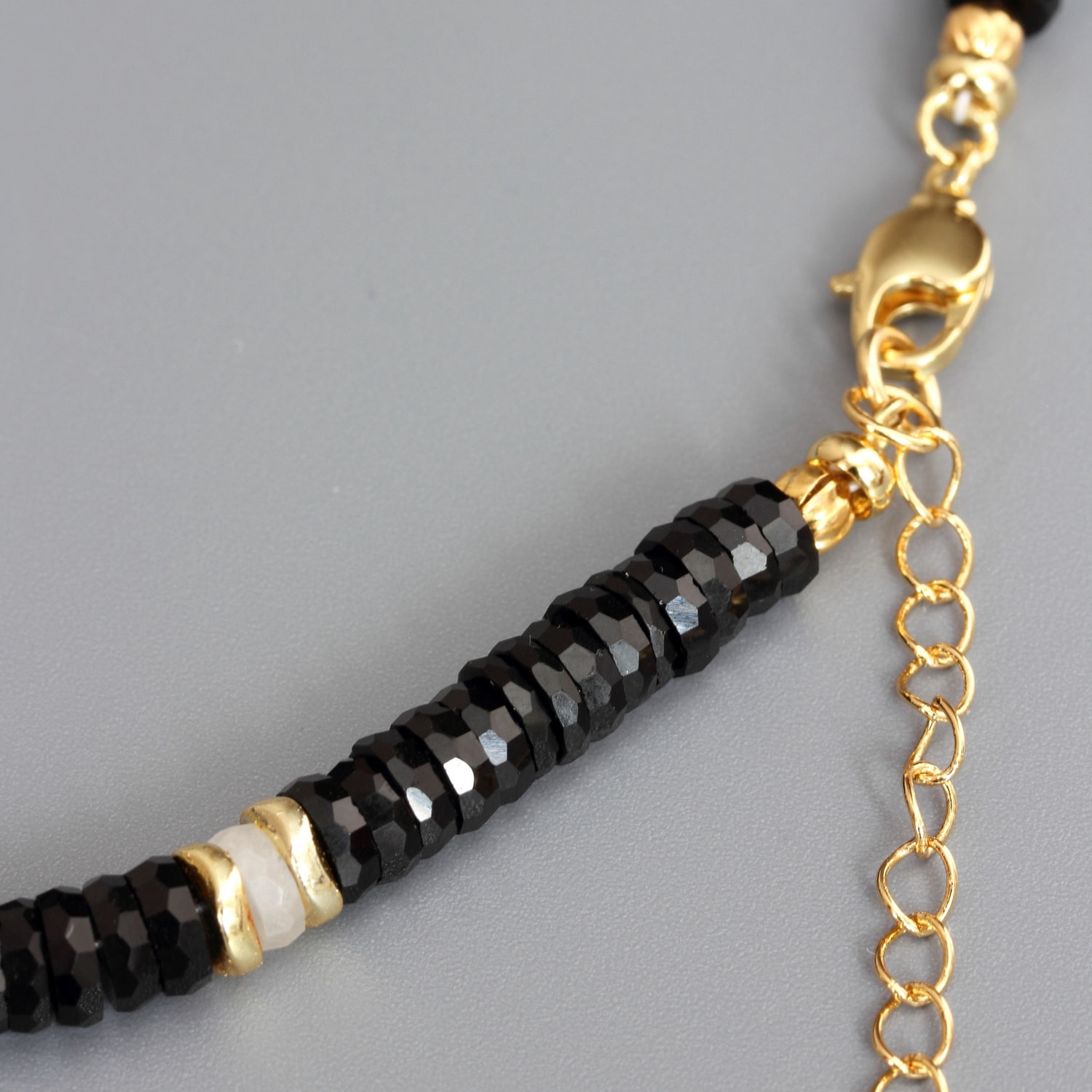 Чокер, браслет и серьги из чёрного агата и горного хрусталя (вид 6) Чокер, браслет и серьги из чёрного агата и горного хрусталя (фото, вид 6)