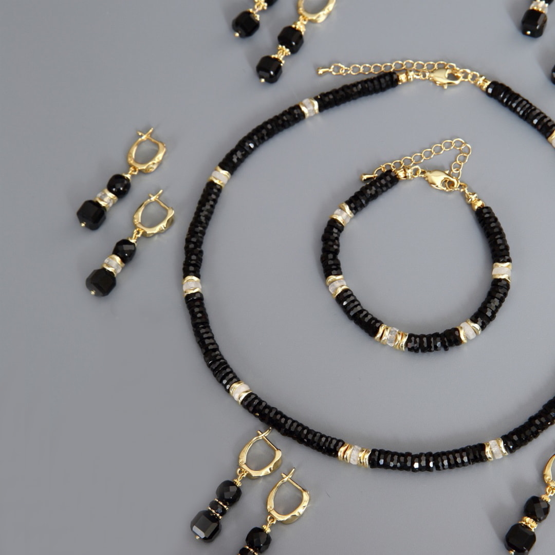 Чокер, браслет и серьги из чёрного агата и горного хрусталя (вид 8) Чокер, браслет и серьги из чёрного агата и горного хрусталя (фото, вид 8)