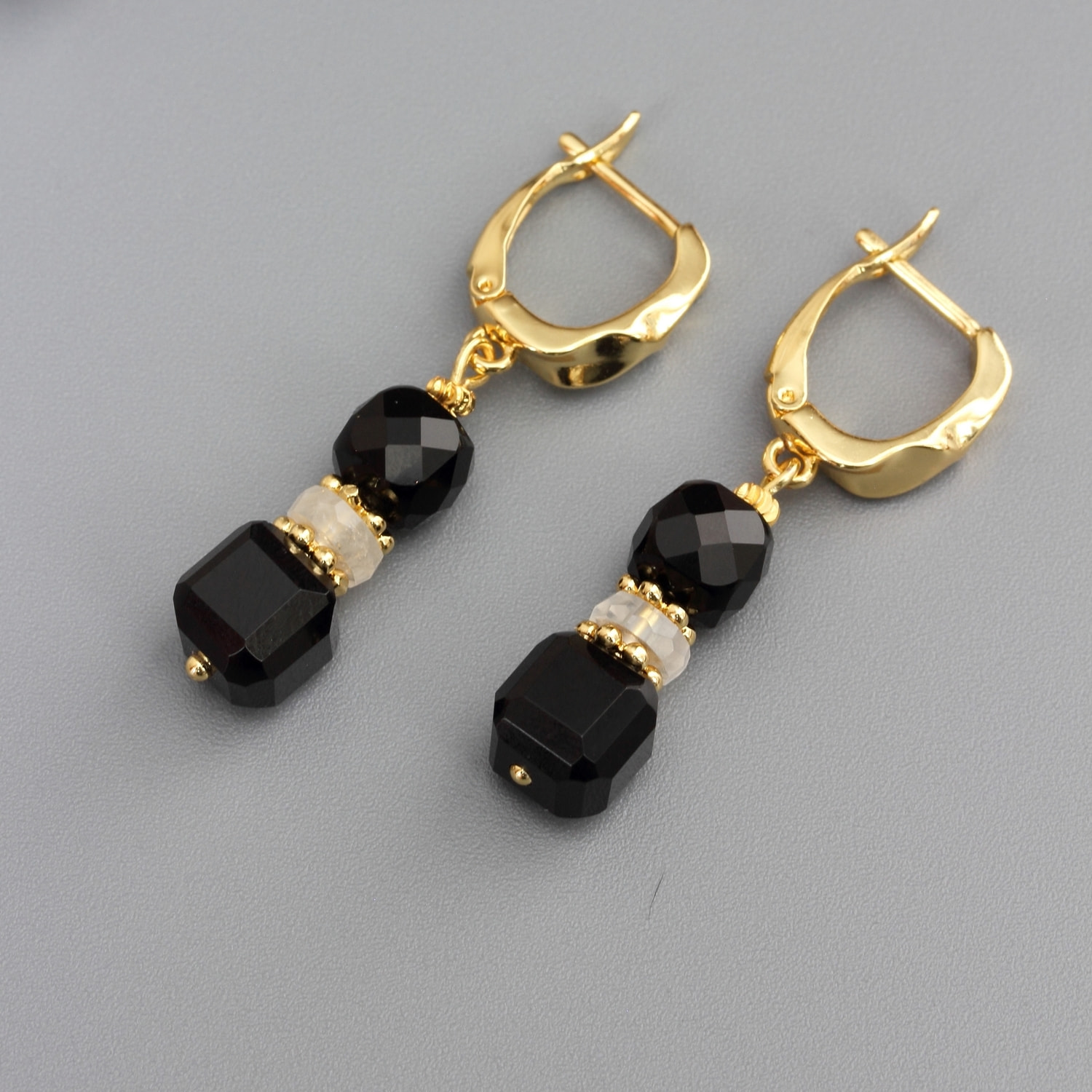 Серьги из чёрного агата и горного хрусталя (вид 1) Серьги из чёрного агата и горного хрусталя (фото, вид 1)