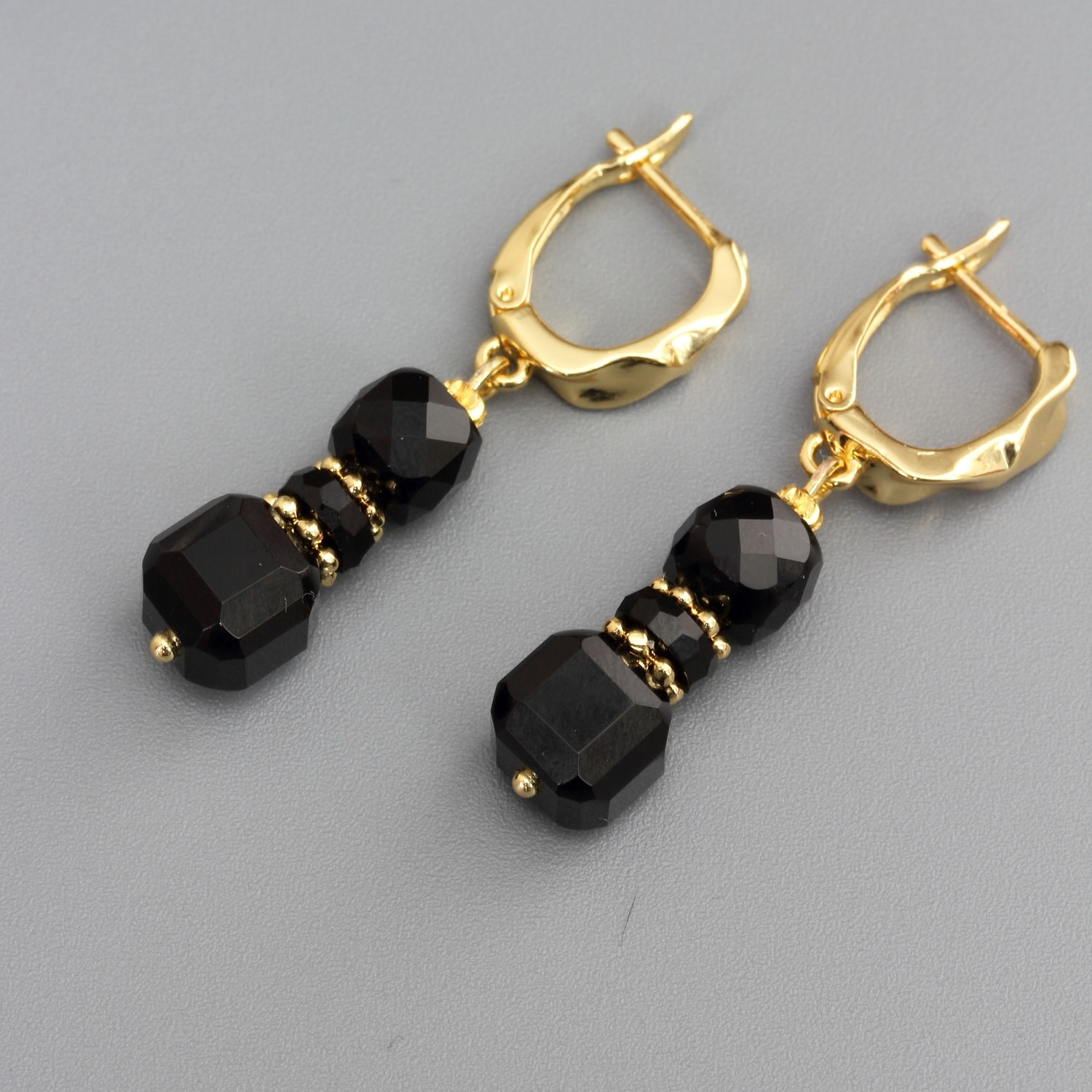 Серьги из чёрного агата (вид 1) Серьги из чёрного агата (фото, вид 1)