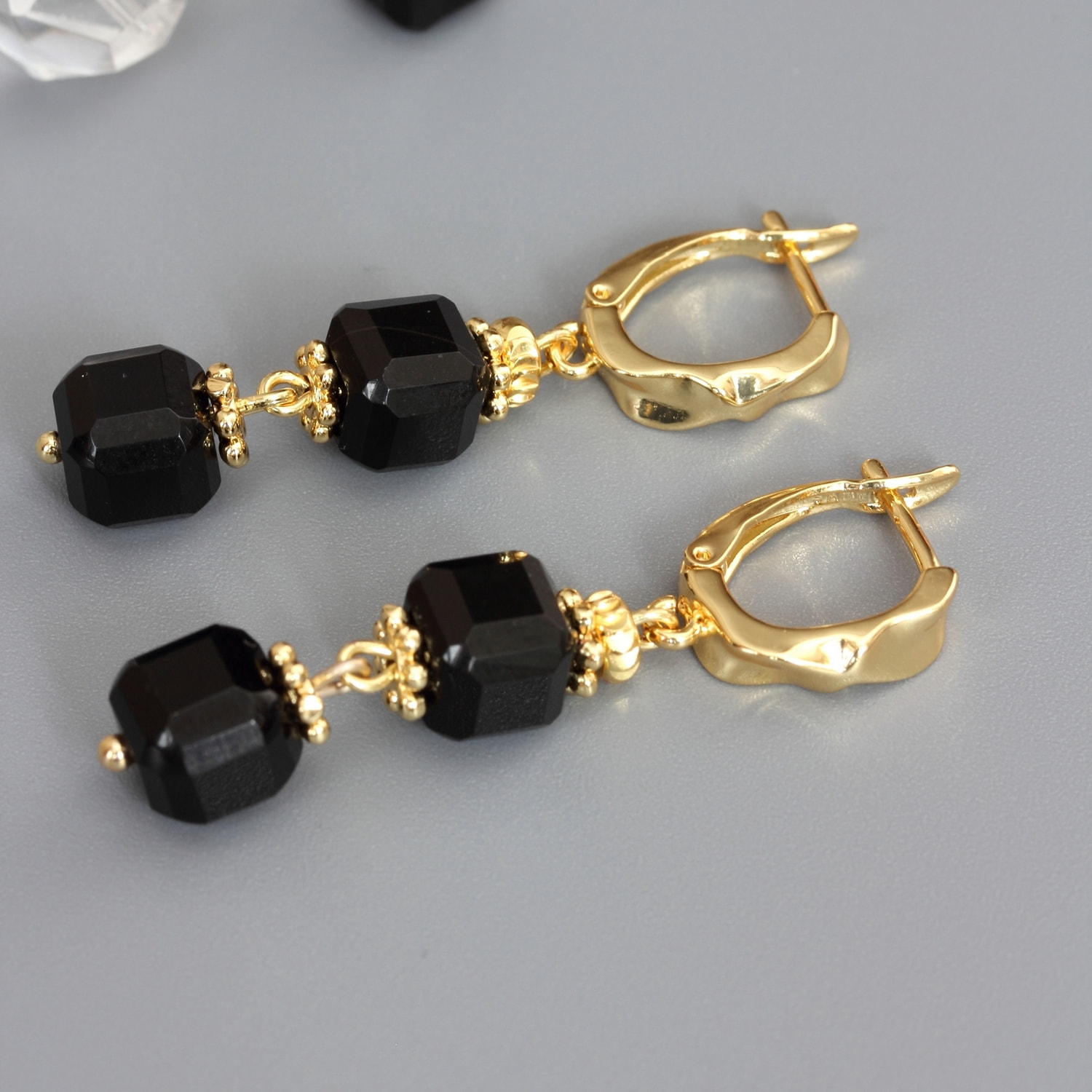 Серьги женские из чёрного агата (вид 1) Серьги женские из чёрного агата (фото, вид 1)