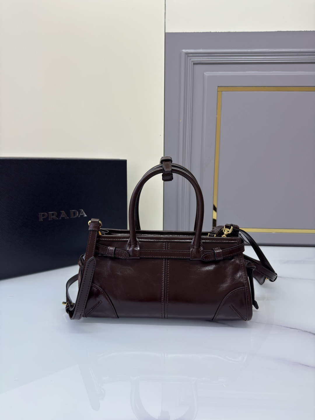 Сумка женская из натуральной кожи коричневая РRАDА Soft Lux bag (вид 1) Сумка женская из натуральной кожи коричневая РRАDА Soft Lux bag (фото, вид 1)