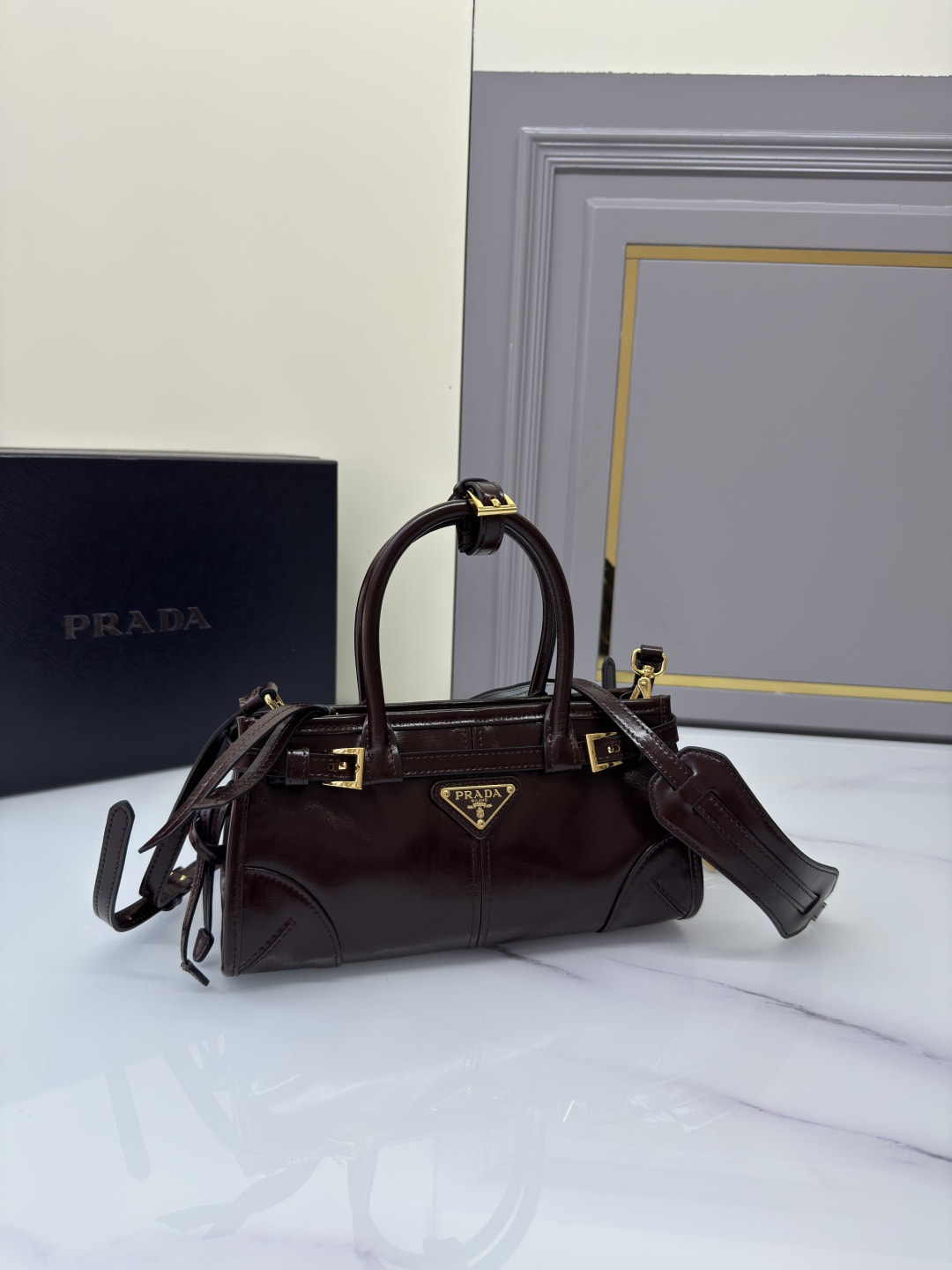 Сумка женская из натуральной кожи коричневая РRАDА Soft Lux bag (вид 2) Сумка женская из натуральной кожи коричневая РRАDА Soft Lux bag (фото, вид 2)