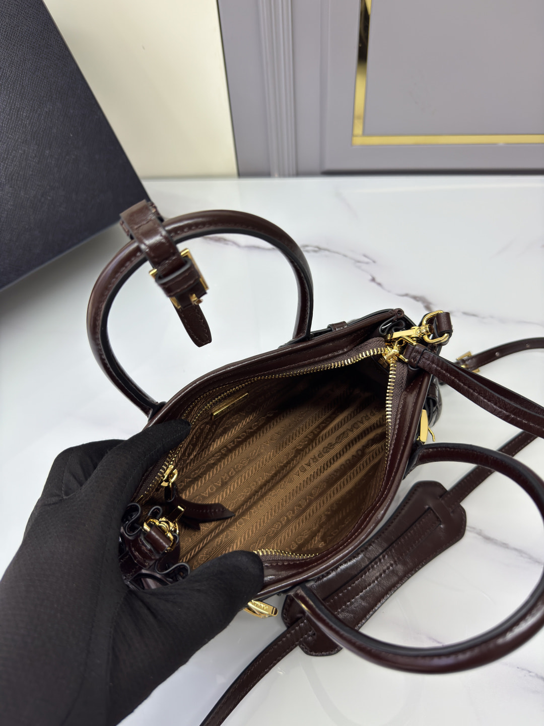 Сумка женская из натуральной кожи коричневая РRАDА Soft Lux bag (вид 6) Сумка женская из натуральной кожи коричневая РRАDА Soft Lux bag (фото, вид 6)