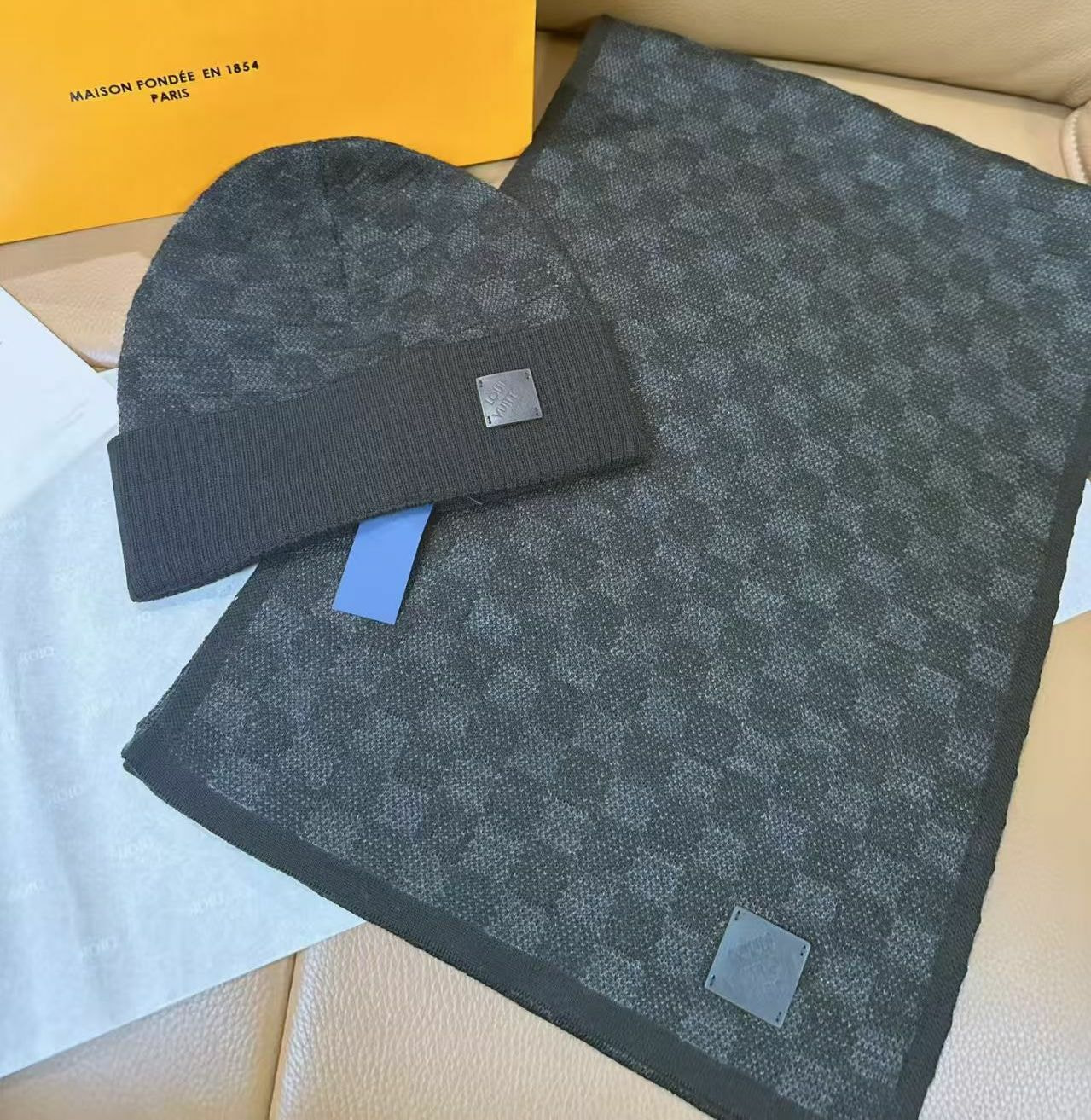 ����� � ���� L�UIS VUI���N (����, ��� 6)