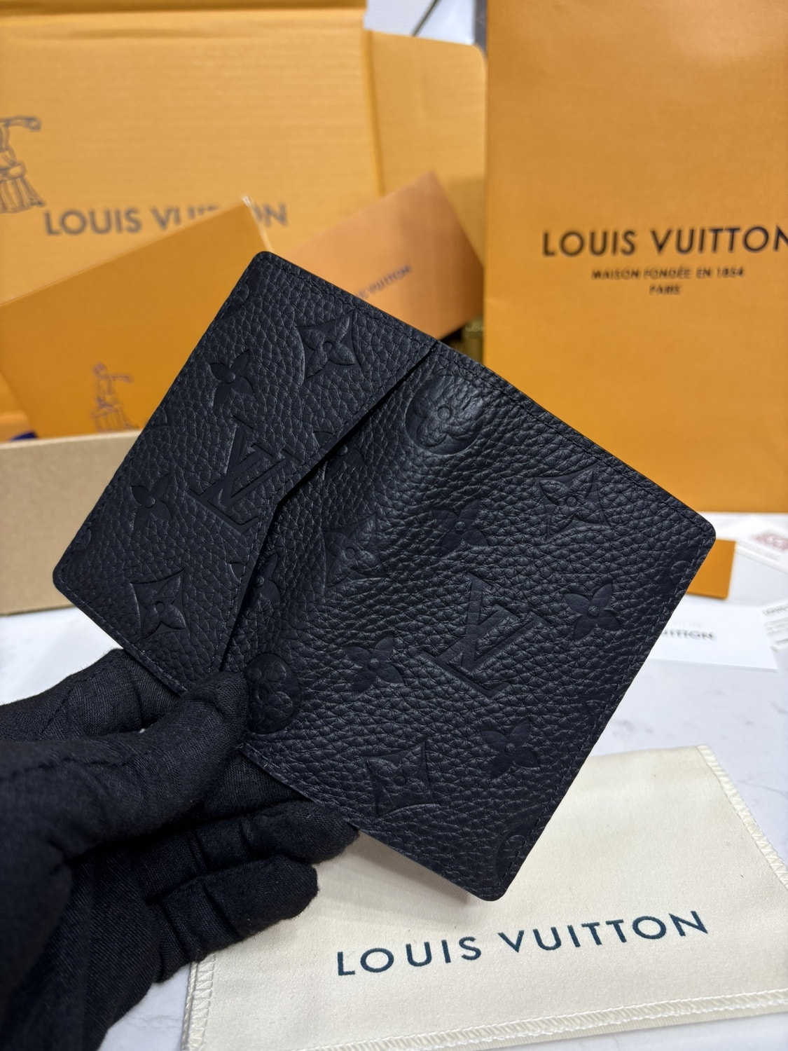 ��������� ���������� L�UIS VUI���N Taurillon (����, ��� 2)