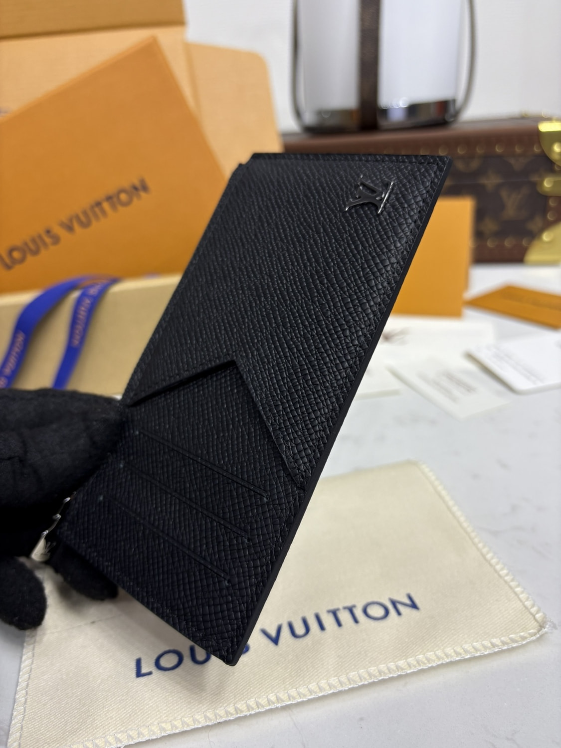 ��������  L�UIS VUI���N C�in C�rd H�ld�r Taiga (����, ��� 2)