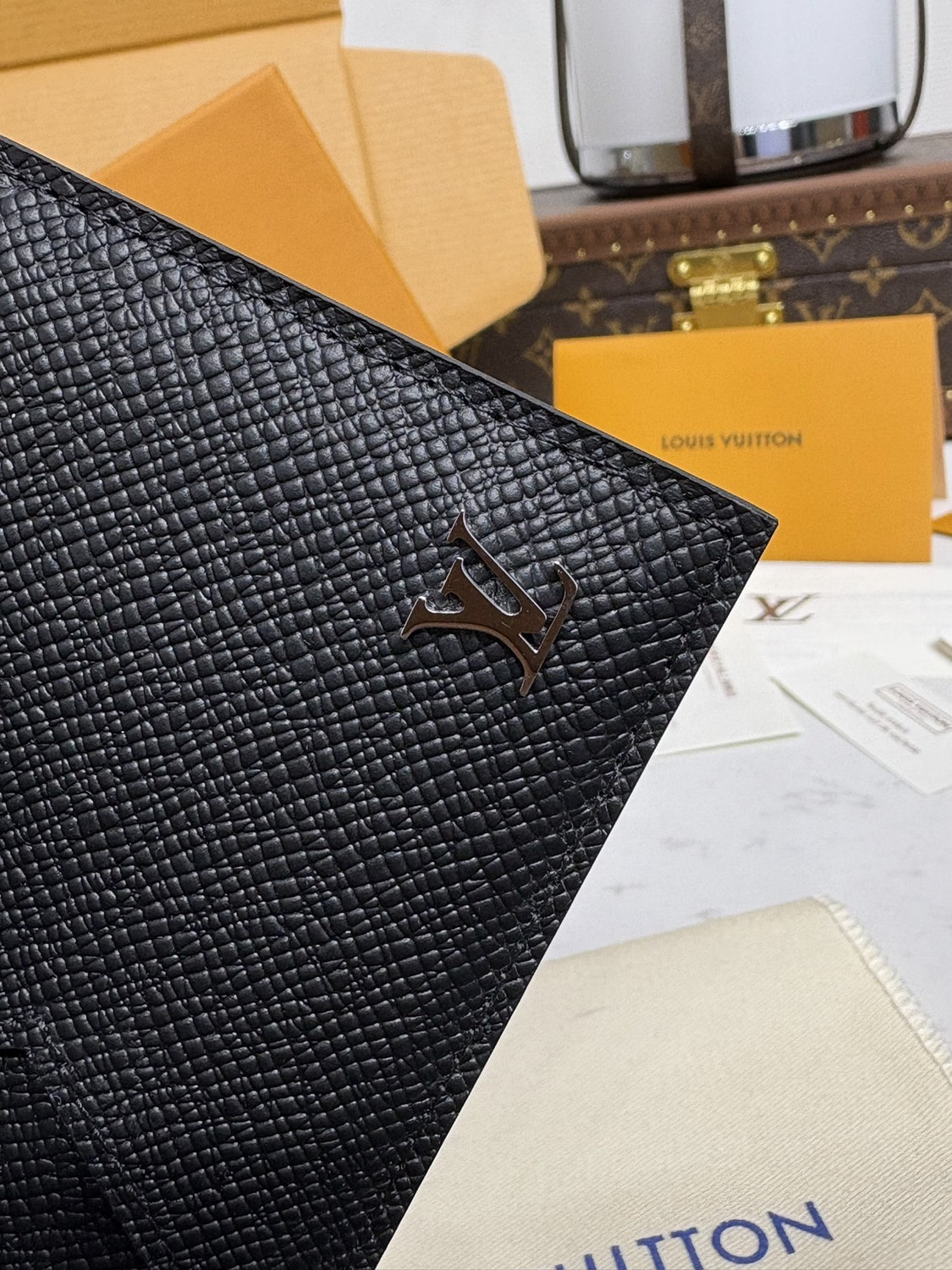 ��������  L�UIS VUI���N C�in C�rd H�ld�r Taiga (����, ��� 3)