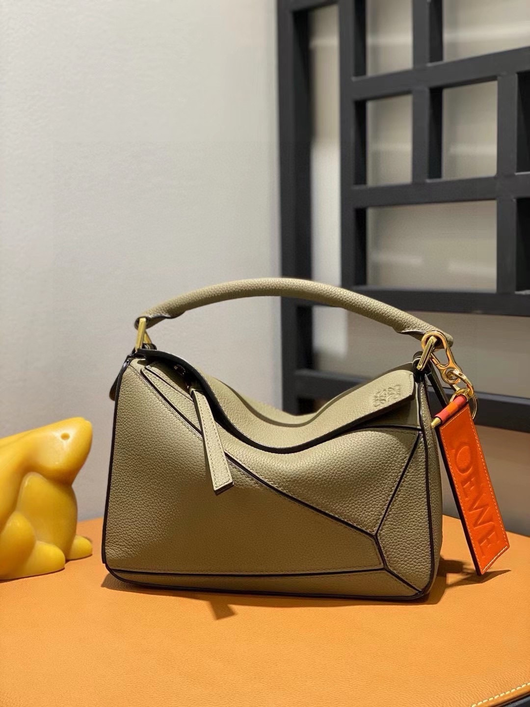 ����� ������� �� ����������� ���� ������� Loewe Puzzle (����, ��� 3)