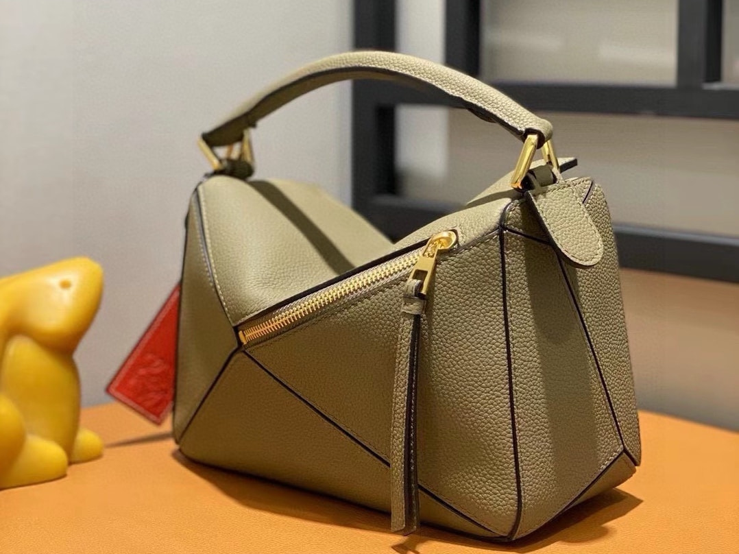 ����� ������� �� ����������� ���� ������� Loewe Puzzle (����, ��� 4)