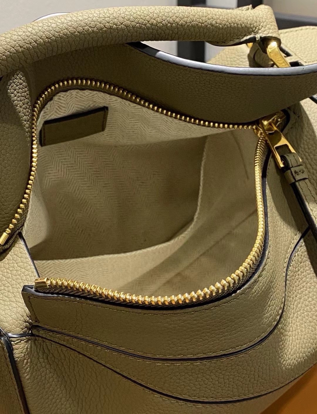 ����� ������� �� ����������� ���� ������� Loewe Puzzle (����, ��� 6)