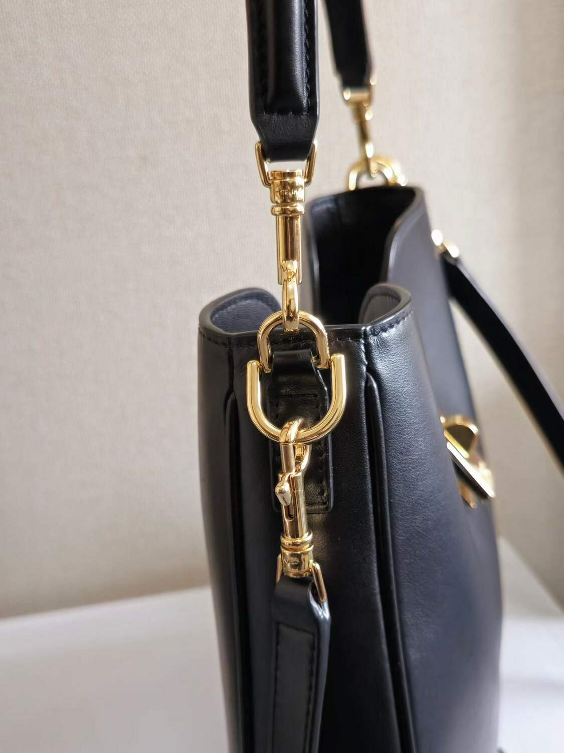 Сумка женская из натуральной кожи СЕLINЕ Camille 16 Soft (вид 6) Сумка женская из натуральной кожи СЕLINЕ Camille 16 Soft (фото, вид 6)