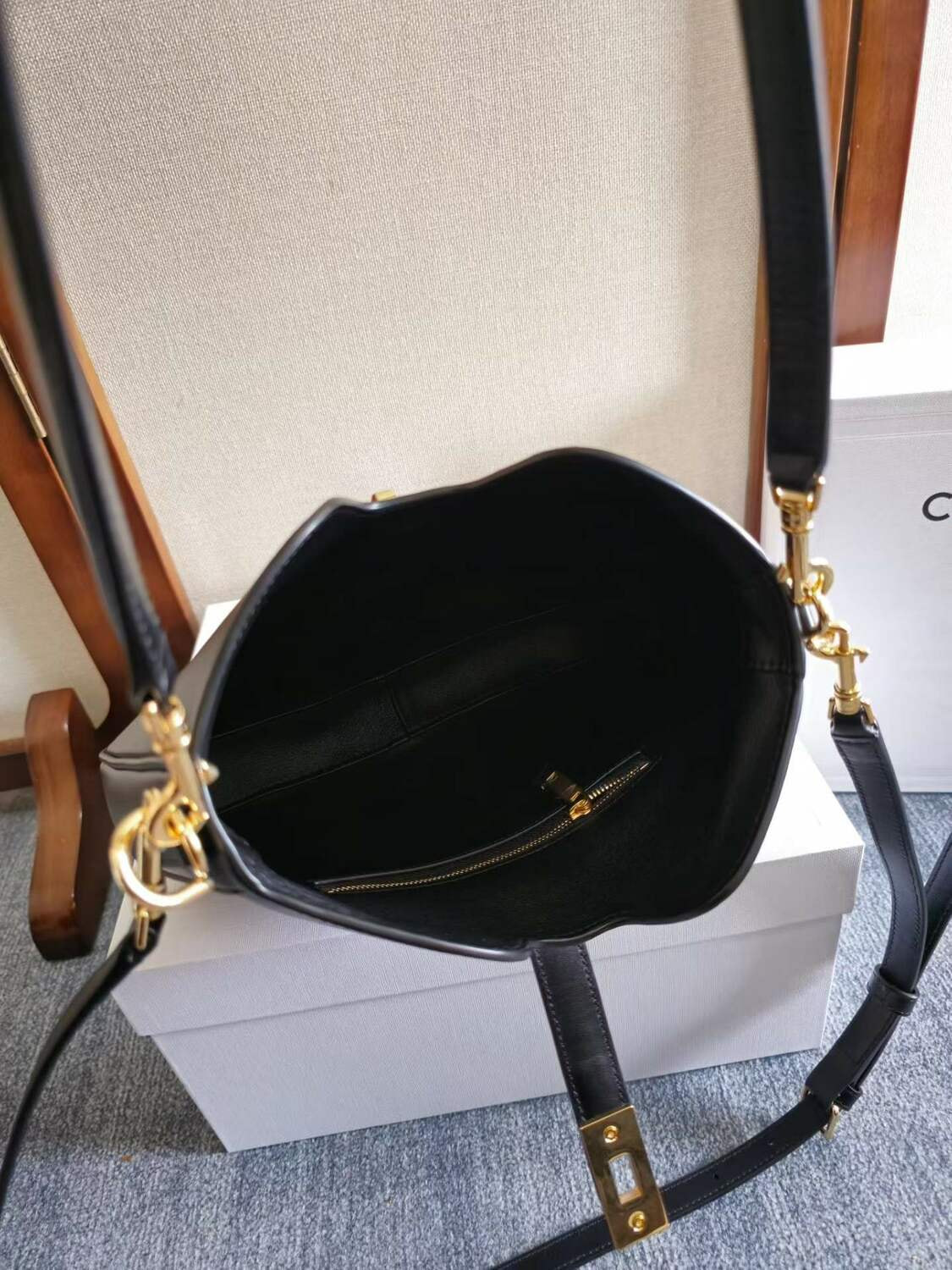 Сумка женская из натуральной кожи СЕLINЕ Camille 16 Soft (вид 7) Сумка женская из натуральной кожи СЕLINЕ Camille 16 Soft (фото, вид 7)