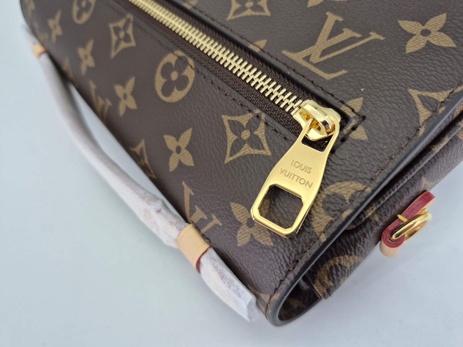 ����� L�UIS VUI���N M�n�gr�m C�NV�S P�ch�tt� M�tis (����, ��� 4)