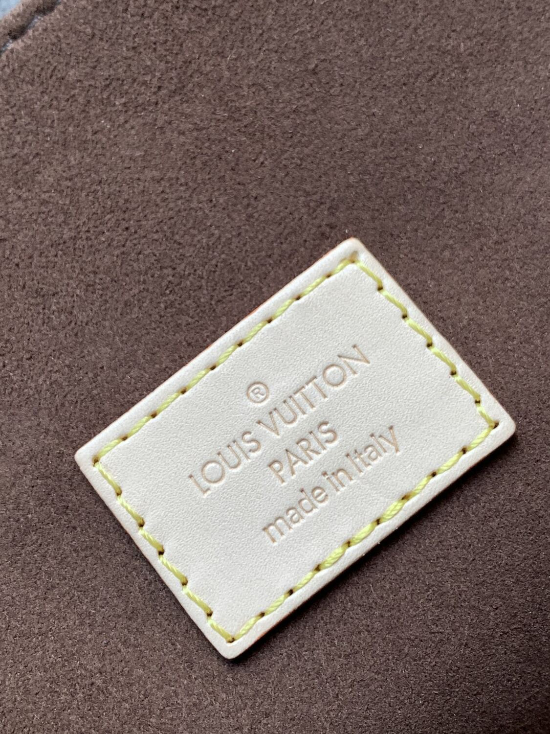 ����� L�UIS VUI���N M�n�gr�m C�NV�S P�ch�tt� M�tis (����, ��� 12)