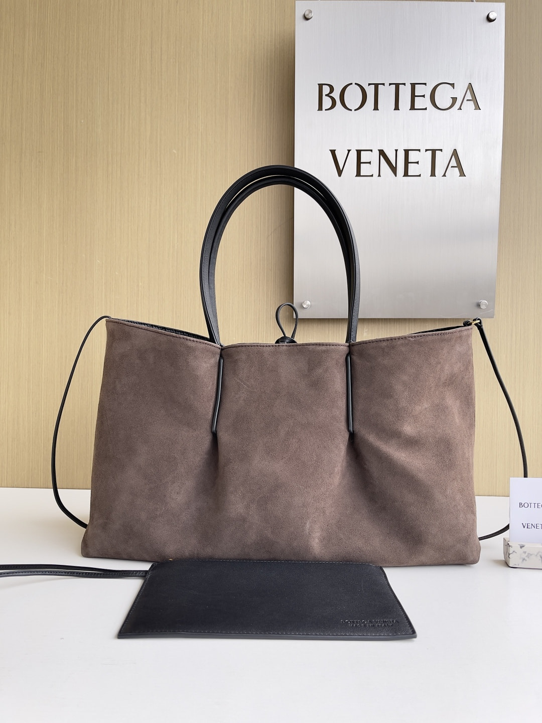 Сумка кожаная двухсторонняя ВОТТЕGА VЕNЕТА Pinacoteca (вид 2) Сумка кожаная двухсторонняя ВОТТЕGА VЕNЕТА Pinacoteca (фото, вид 2)