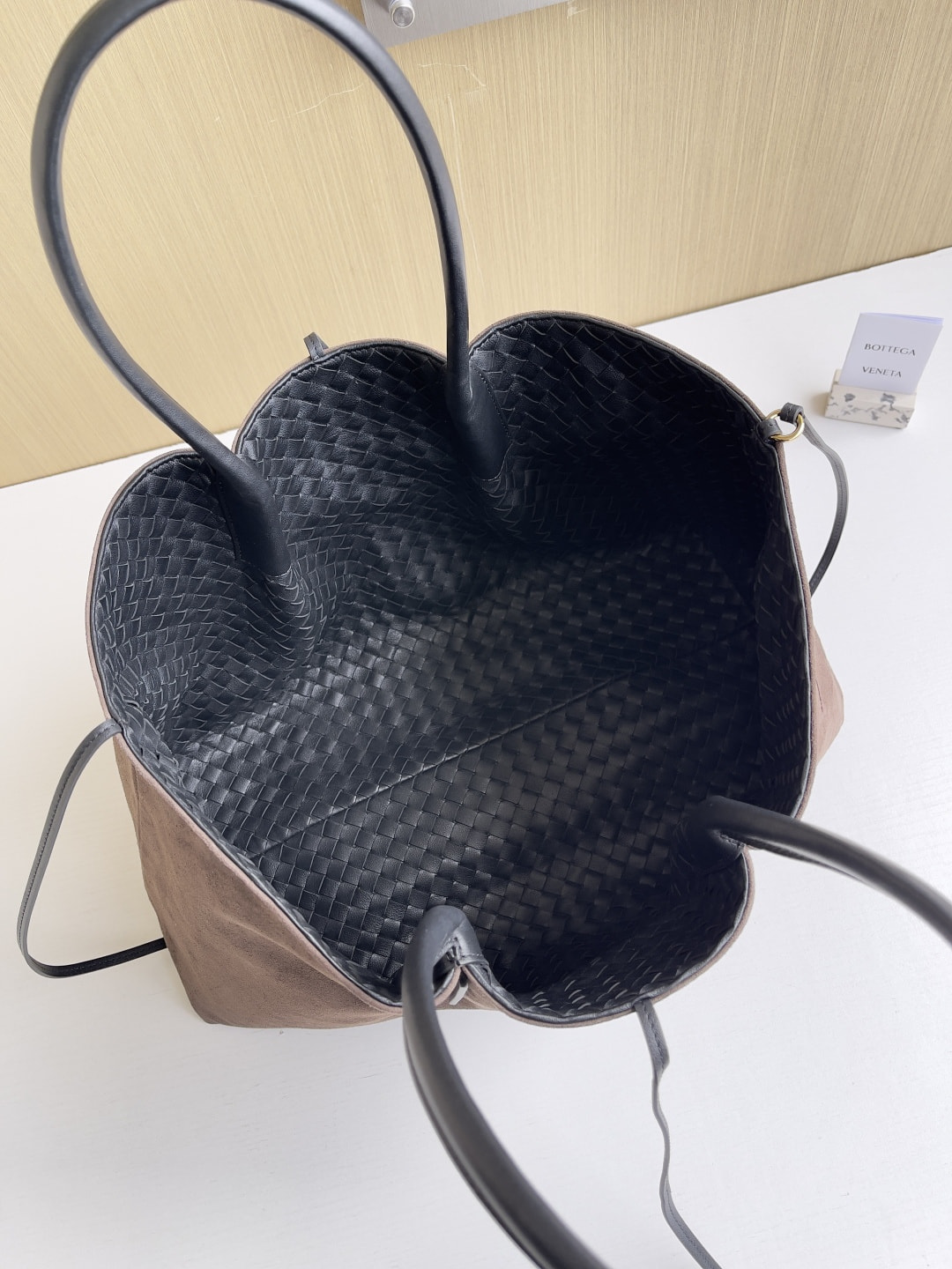 Сумка кожаная двухсторонняя ВОТТЕGА VЕNЕТА Pinacoteca (вид 3) Сумка кожаная двухсторонняя ВОТТЕGА VЕNЕТА Pinacoteca (фото, вид 3)