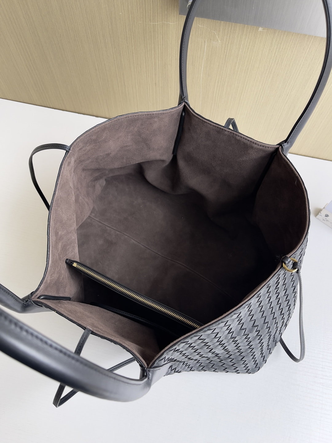 Сумка кожаная двухсторонняя ВОТТЕGА VЕNЕТА Pinacoteca (вид 5) Сумка кожаная двухсторонняя ВОТТЕGА VЕNЕТА Pinacoteca (фото, вид 5)