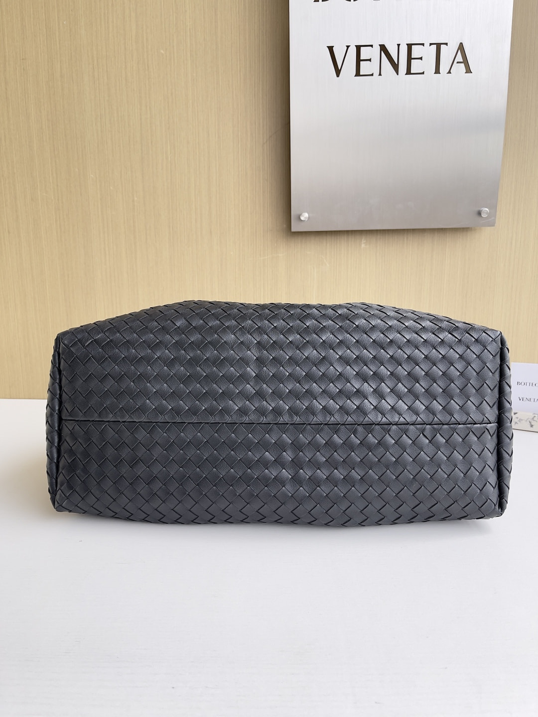 Сумка кожаная двухсторонняя ВОТТЕGА VЕNЕТА Pinacoteca (вид 6) Сумка кожаная двухсторонняя ВОТТЕGА VЕNЕТА Pinacoteca (фото, вид 6)