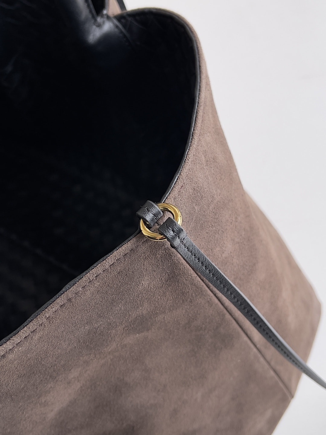 Сумка кожаная двухсторонняя ВОТТЕGА VЕNЕТА Pinacoteca (вид 8) Сумка кожаная двухсторонняя ВОТТЕGА VЕNЕТА Pinacoteca (фото, вид 8)