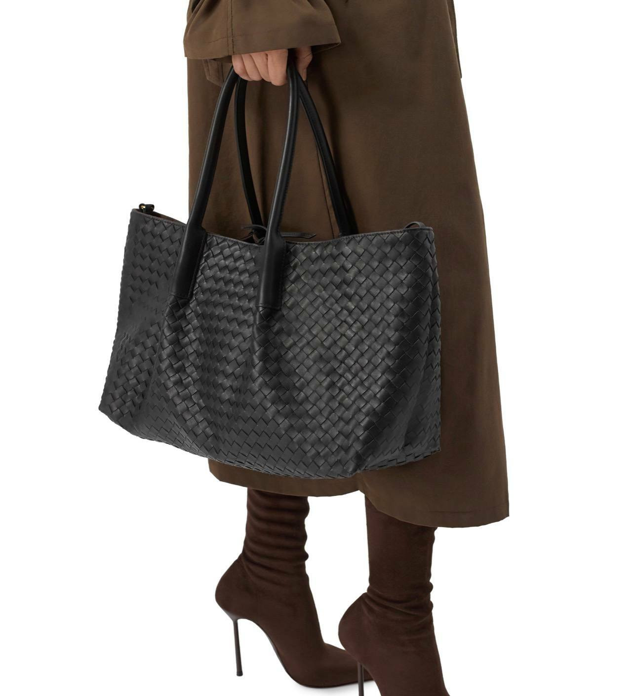 Сумка кожаная двухсторонняя ВОТТЕGА VЕNЕТА Pinacoteca (вид 9) Сумка кожаная двухсторонняя ВОТТЕGА VЕNЕТА Pinacoteca (фото, вид 9)