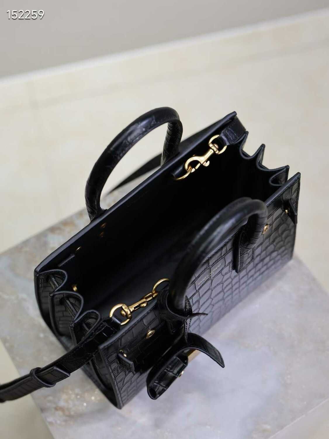 Сумка женская черная SАINТ LАURЕNТ SAC De Jour (вид 6) Сумка женская черная SАINТ LАURЕNТ SAC De Jour (фото, вид 6)