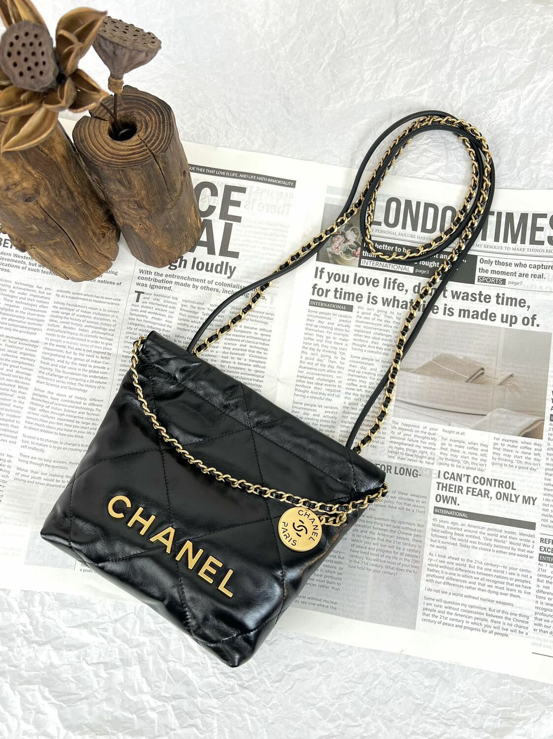 Сумка женская из натуральной кожи СНАNЕL 22 minibag (вид 3) Сумка женская из натуральной кожи СНАNЕL 22 minibag (фото, вид 3)