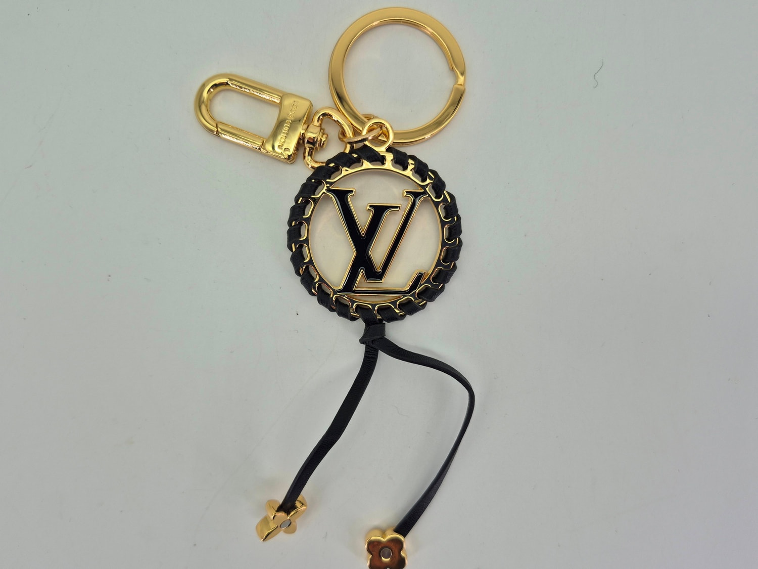 ��������� ��� ����� � ������ ��� ������ L�UIS VUI���N (����, ��� 1)