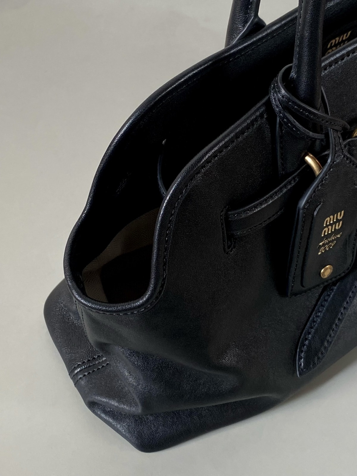 ������� ����� MIU MIU Aventure (����, ��� 5)