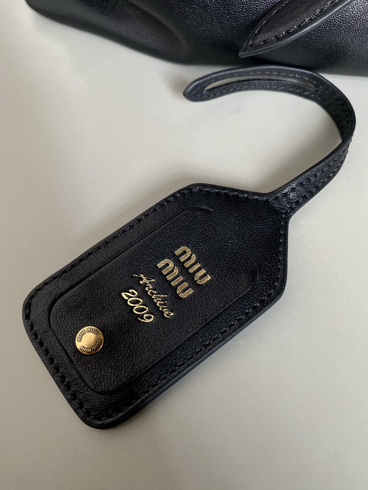������� ����� MIU MIU Aventure (����, ��� 6)