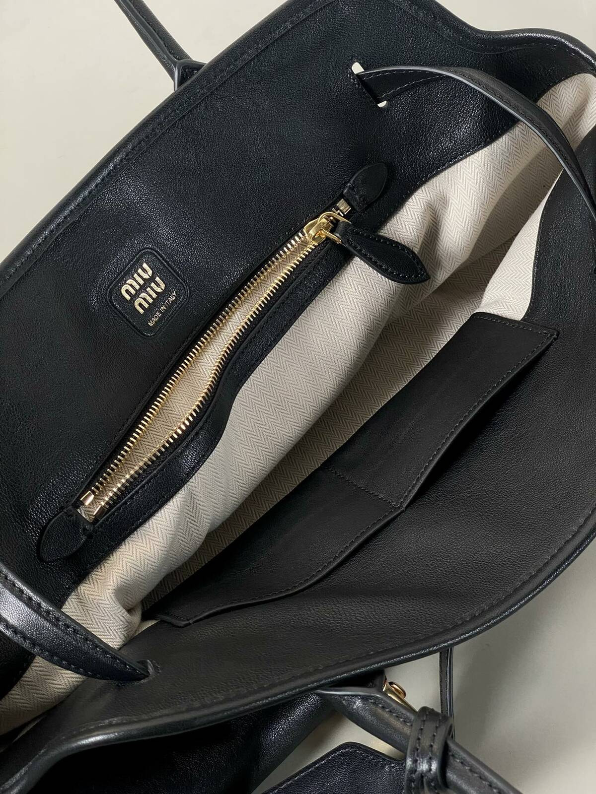 ������� ����� MIU MIU Aventure (����, ��� 7)