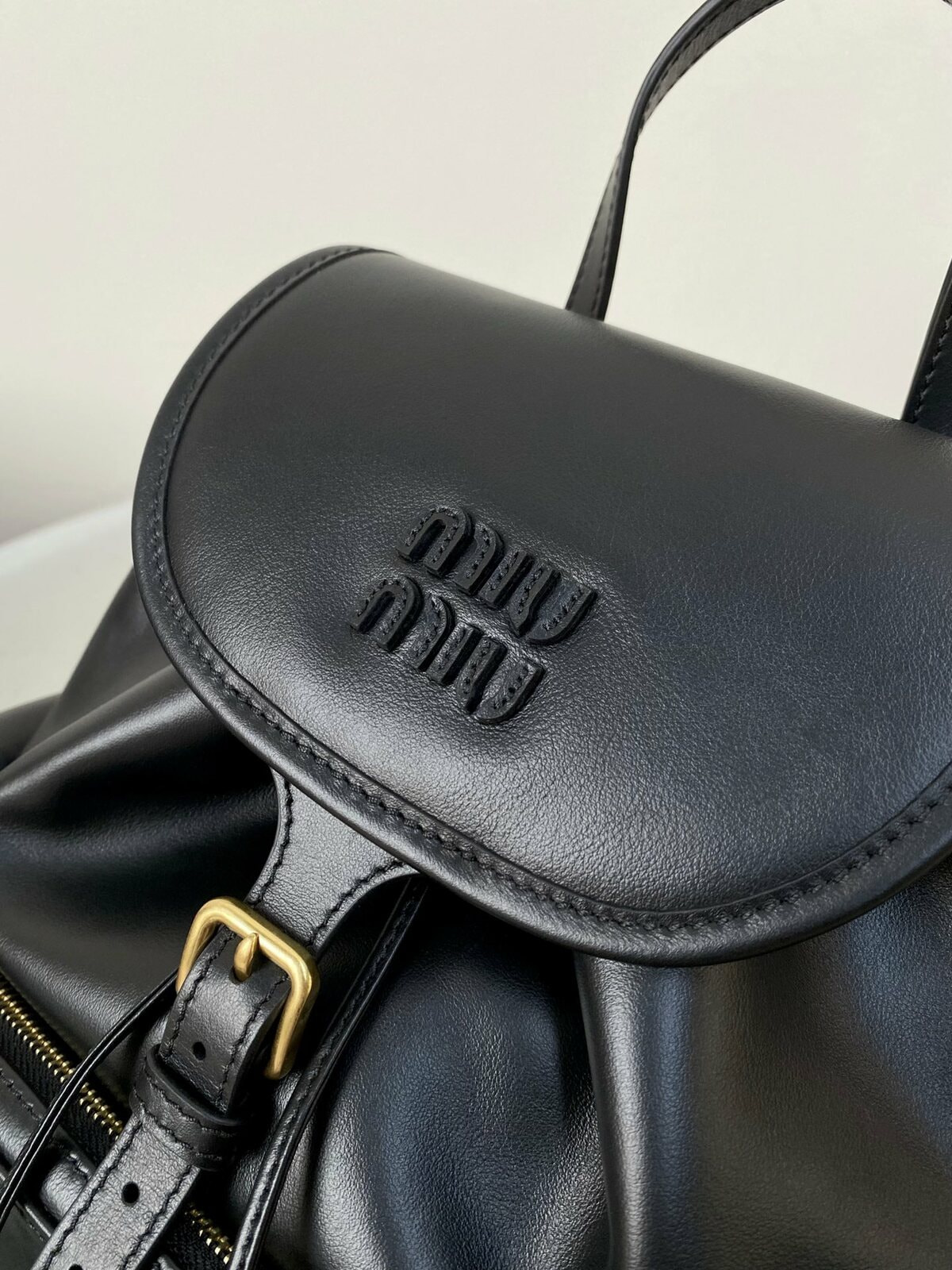 ������ MIU MIU (����, ��� 3)