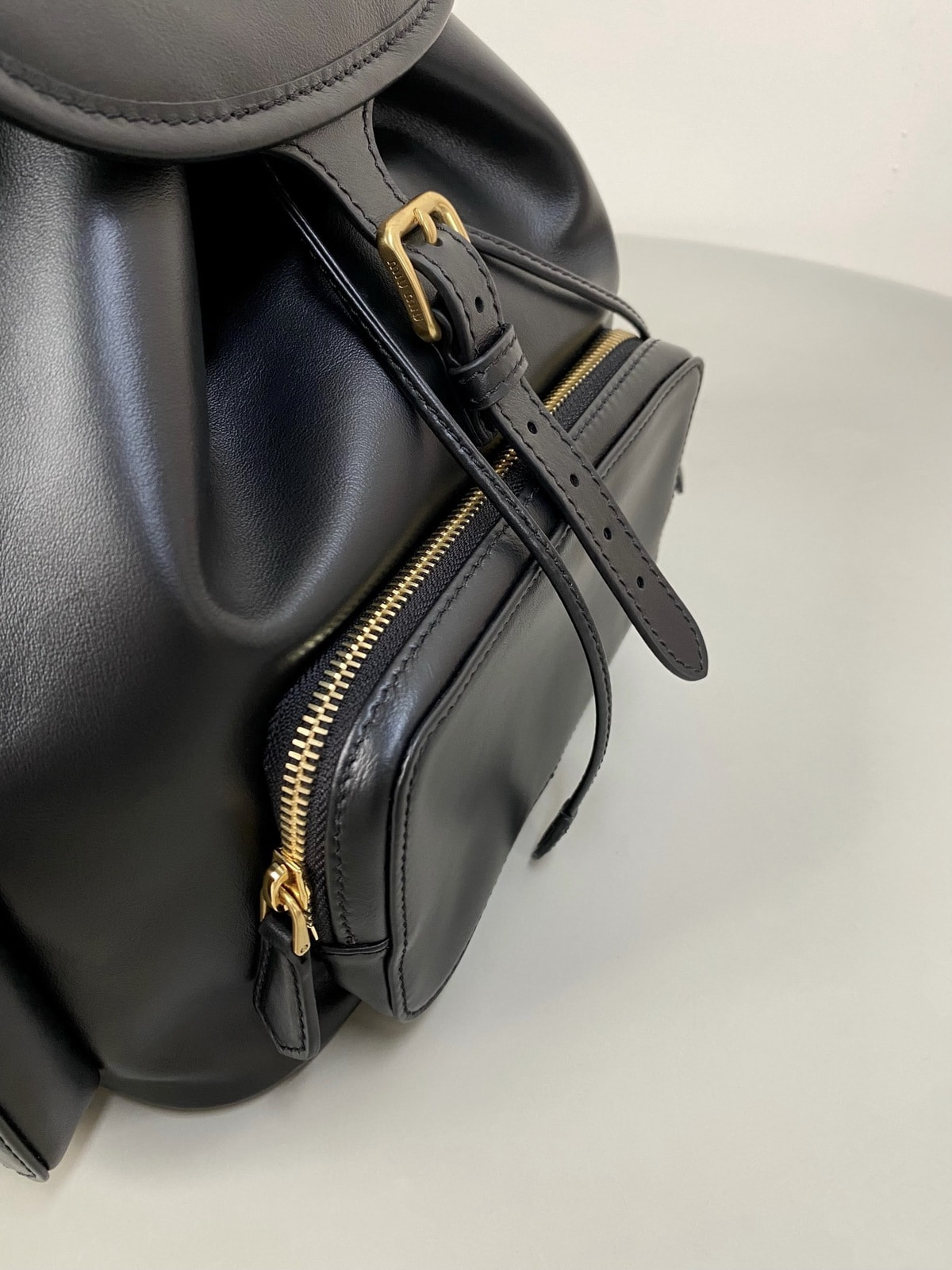 ������ MIU MIU (����, ��� 5)