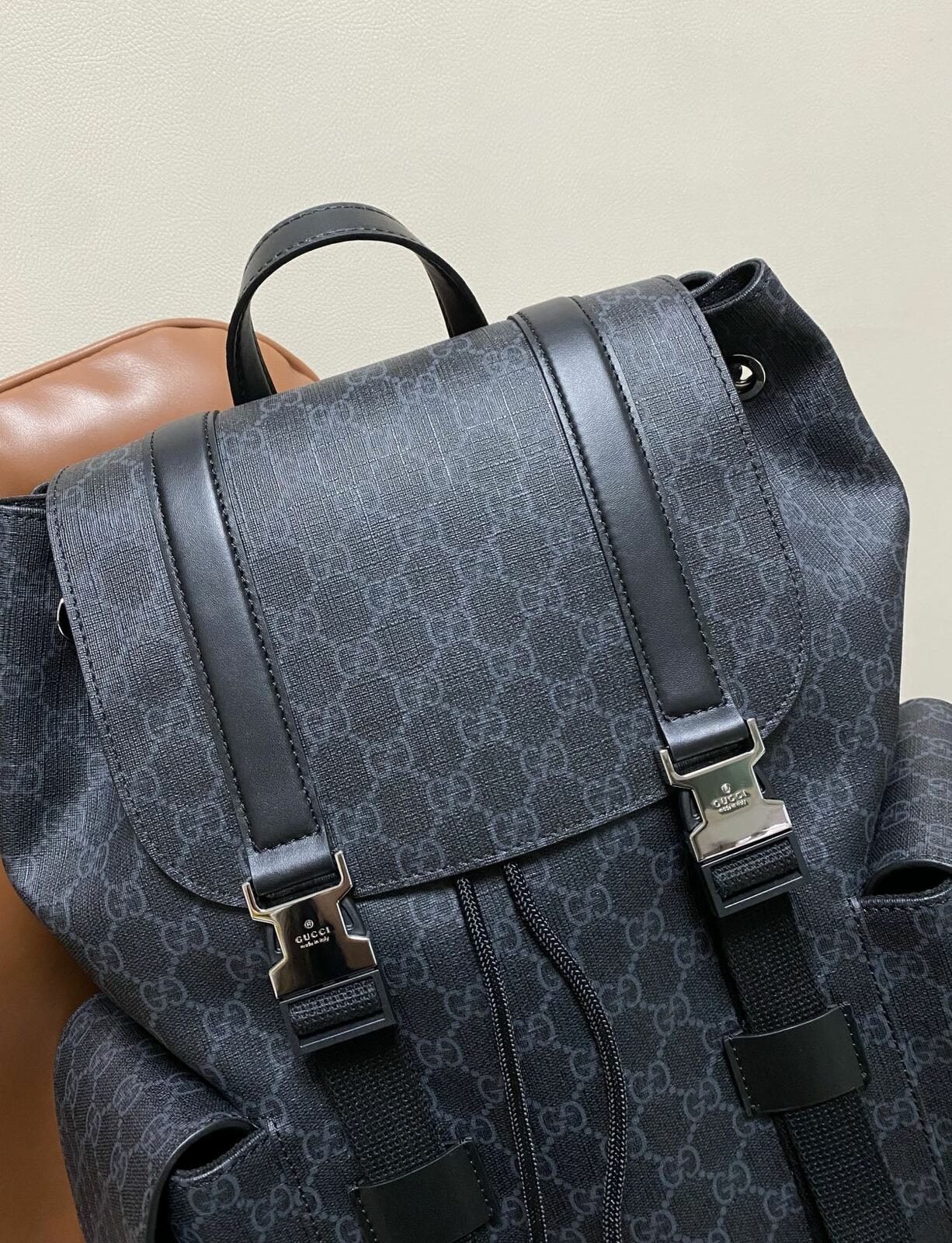 ������ GU��I BACKPACK (����, ��� 1)
