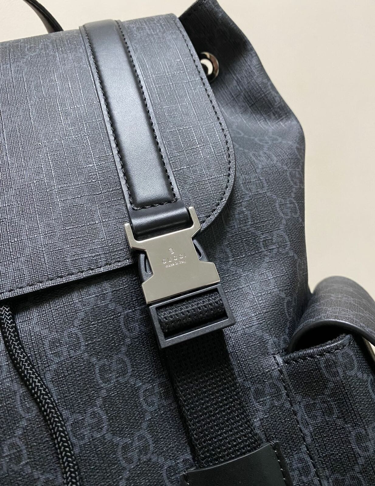 ������ GU��I BACKPACK (����, ��� 4)