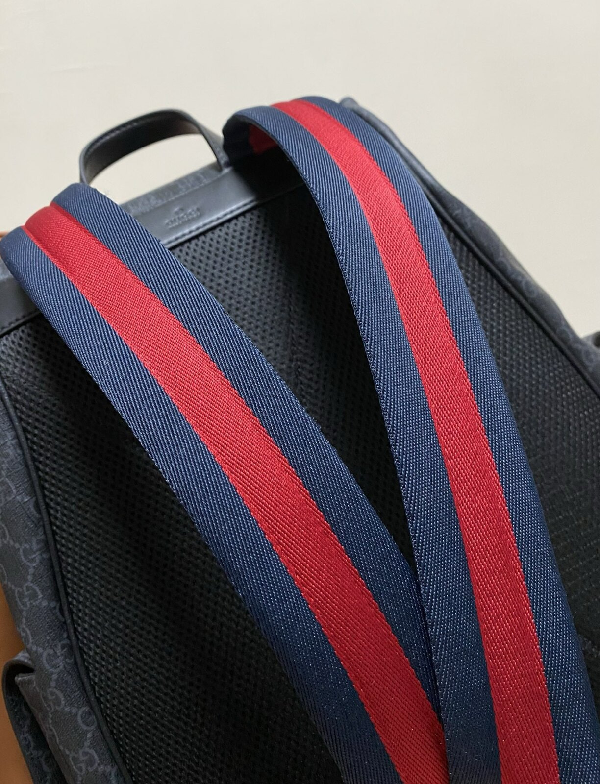 ������ GU��I BACKPACK (����, ��� 7)