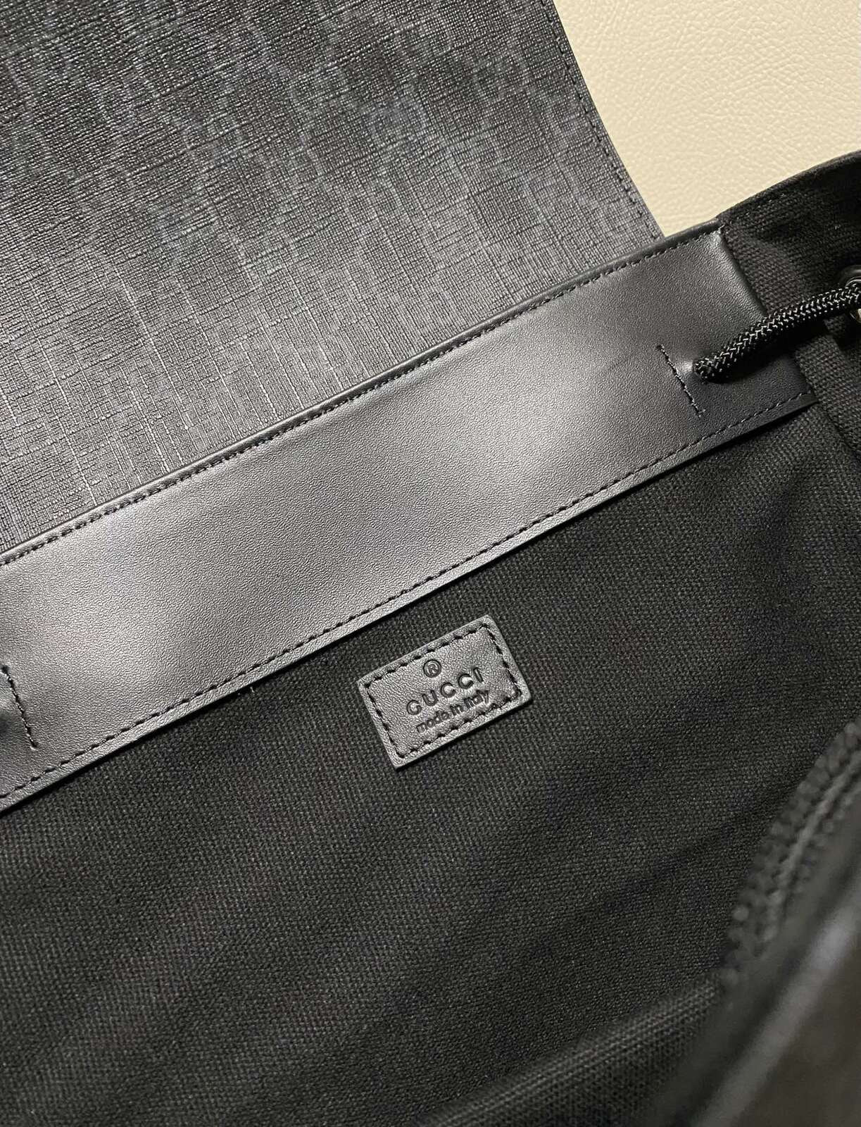 ������ GU��I BACKPACK (����, ��� 10)