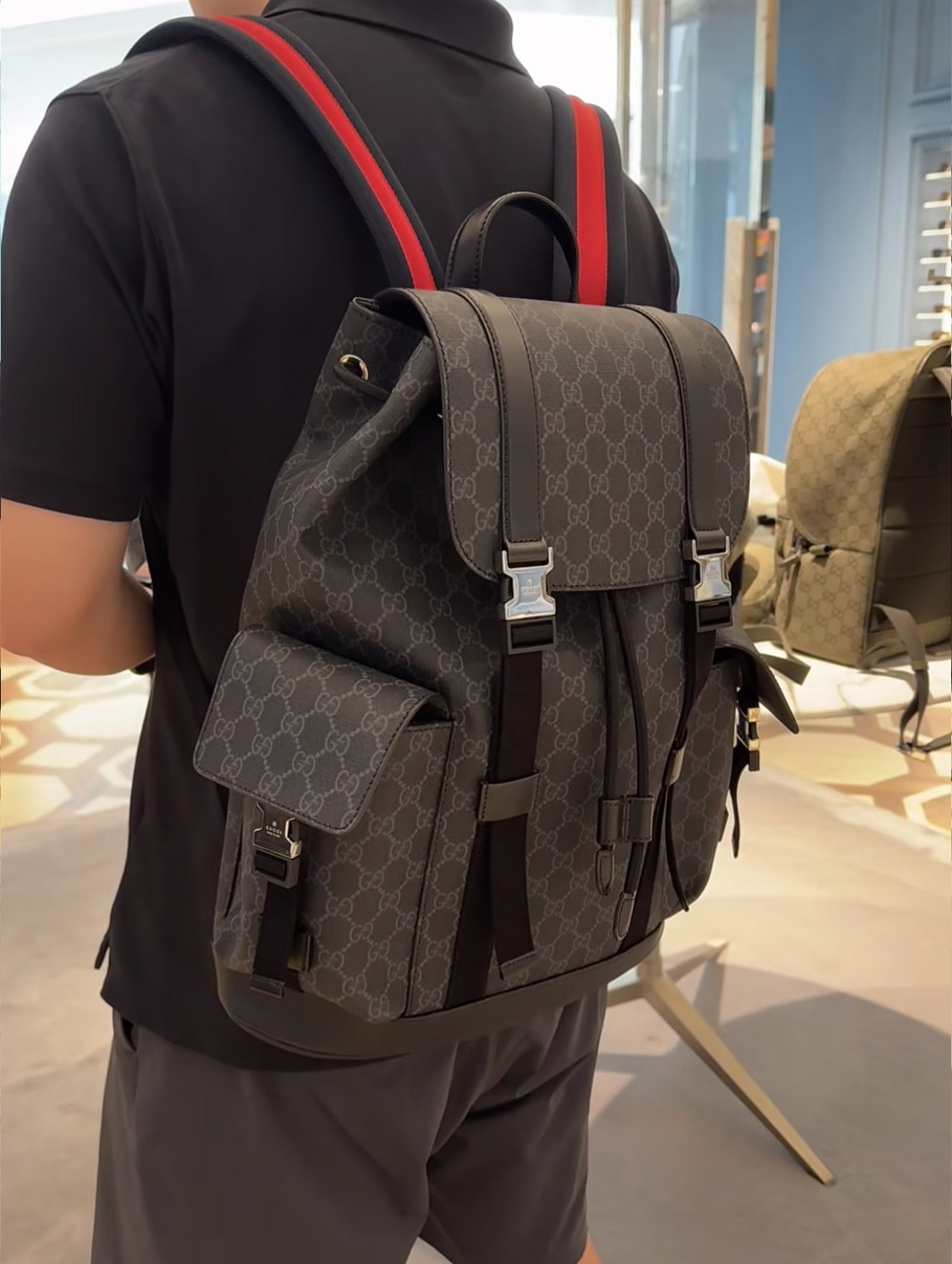 ������ GU��I BACKPACK (����, ��� 12)