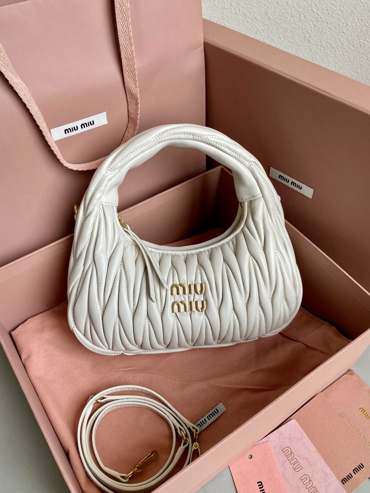 Женская сумка белая MIU MIU Wander Hobo (вид 8) Женская сумка белая MIU MIU Wander Hobo (фото, вид 8)