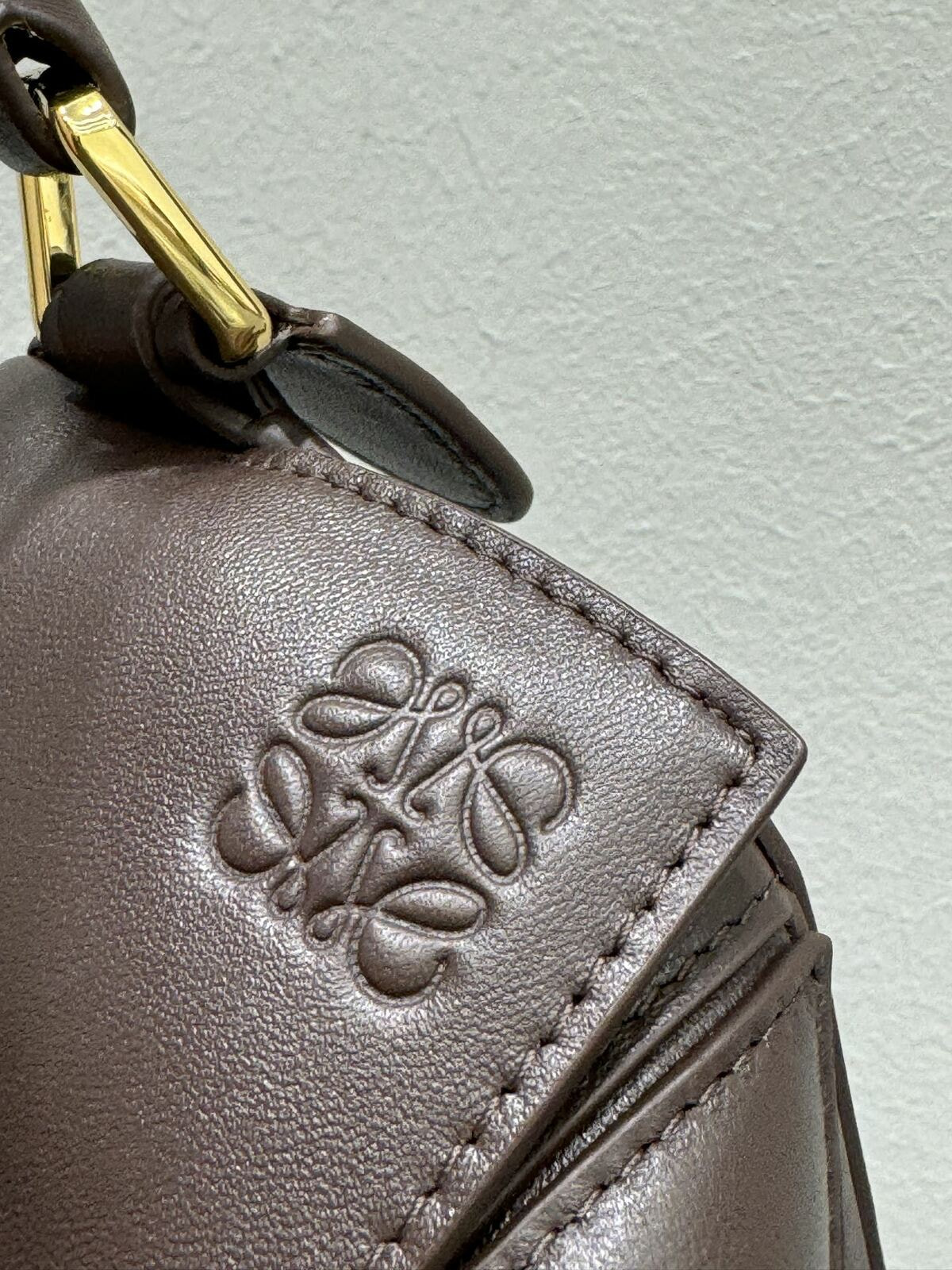 ����� ������� �� ����������� ���� Loewe Puzzle Featherlight (����, ��� 3)