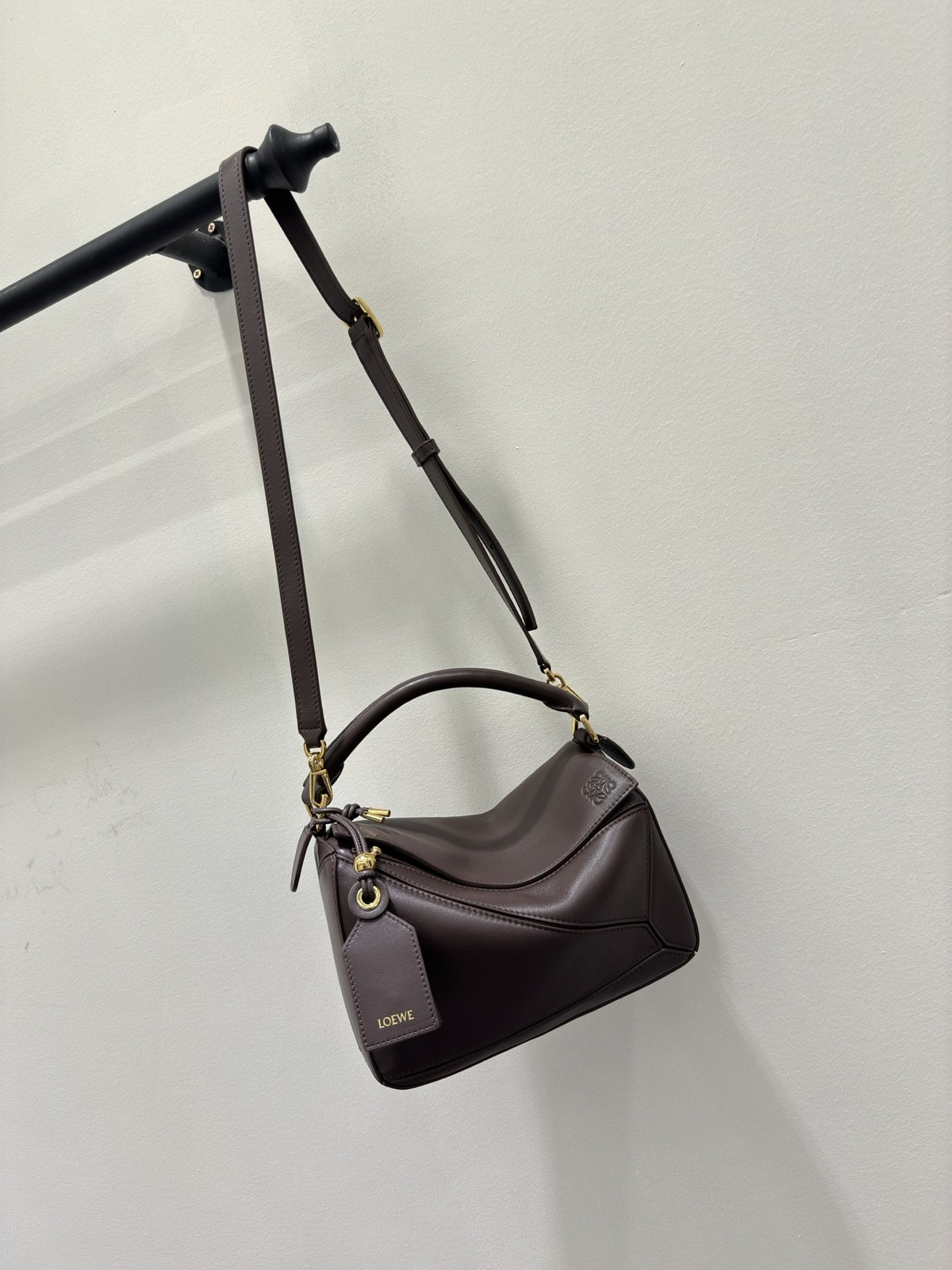 ����� ������� �� ����������� ���� Loewe Puzzle Featherlight (����, ��� 8)
