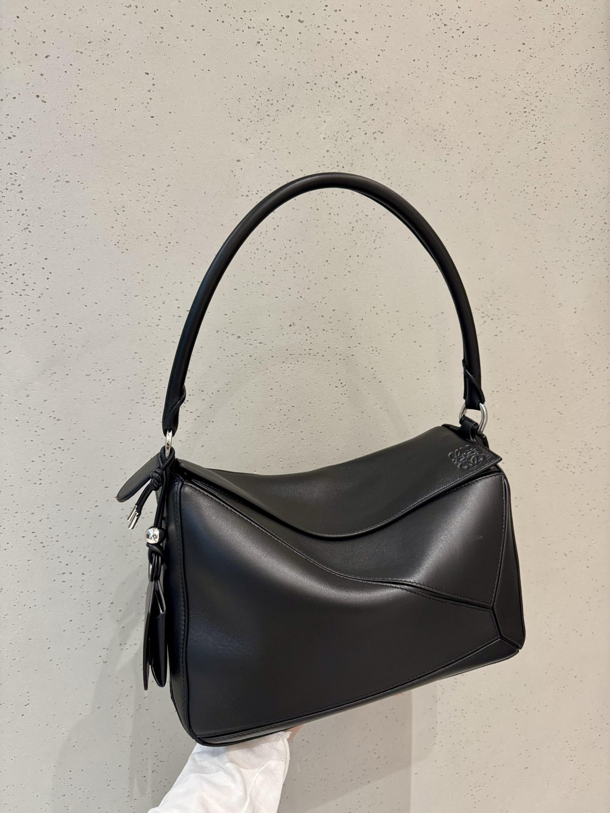 ����� ������� �� ����������� ���� Loewe Puzzle Featherlight (����, ��� 3)