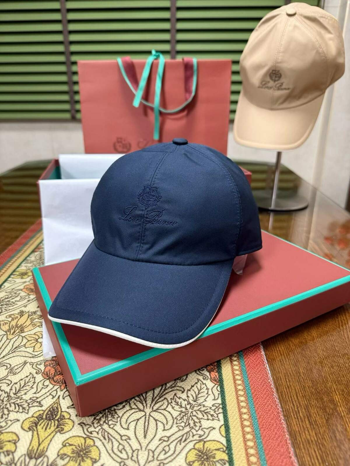 ����� Loro Piana (����, ��� 4)
