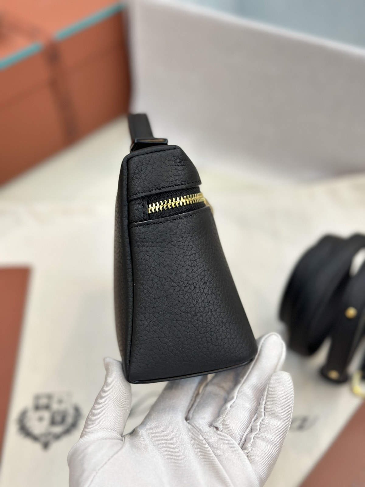 ����� ������� Lor� Pian� Togo (����, ��� 17)