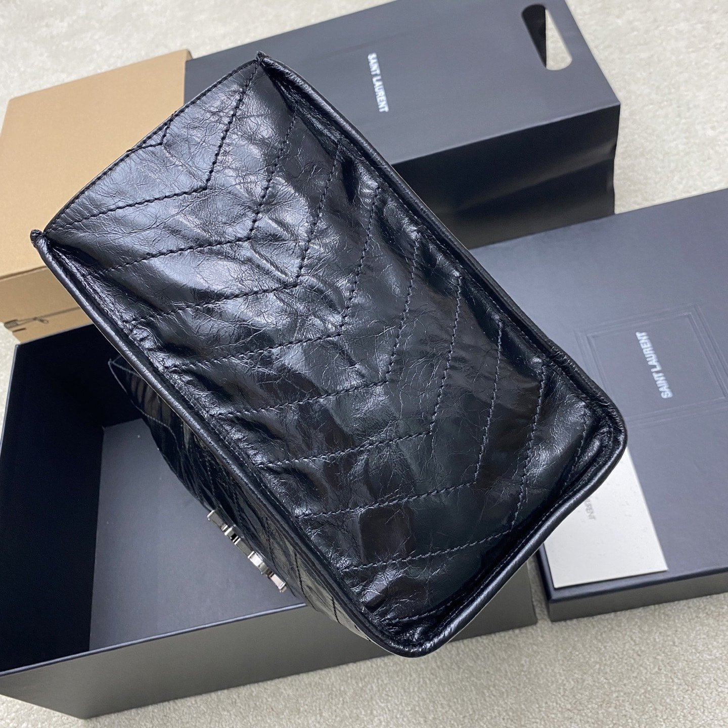 Сумка женская SАINТ LАURЕNТ Niki Shopping Bag (вид 3) Сумка женская SАINТ LАURЕNТ Niki Shopping Bag (фото, вид 3)