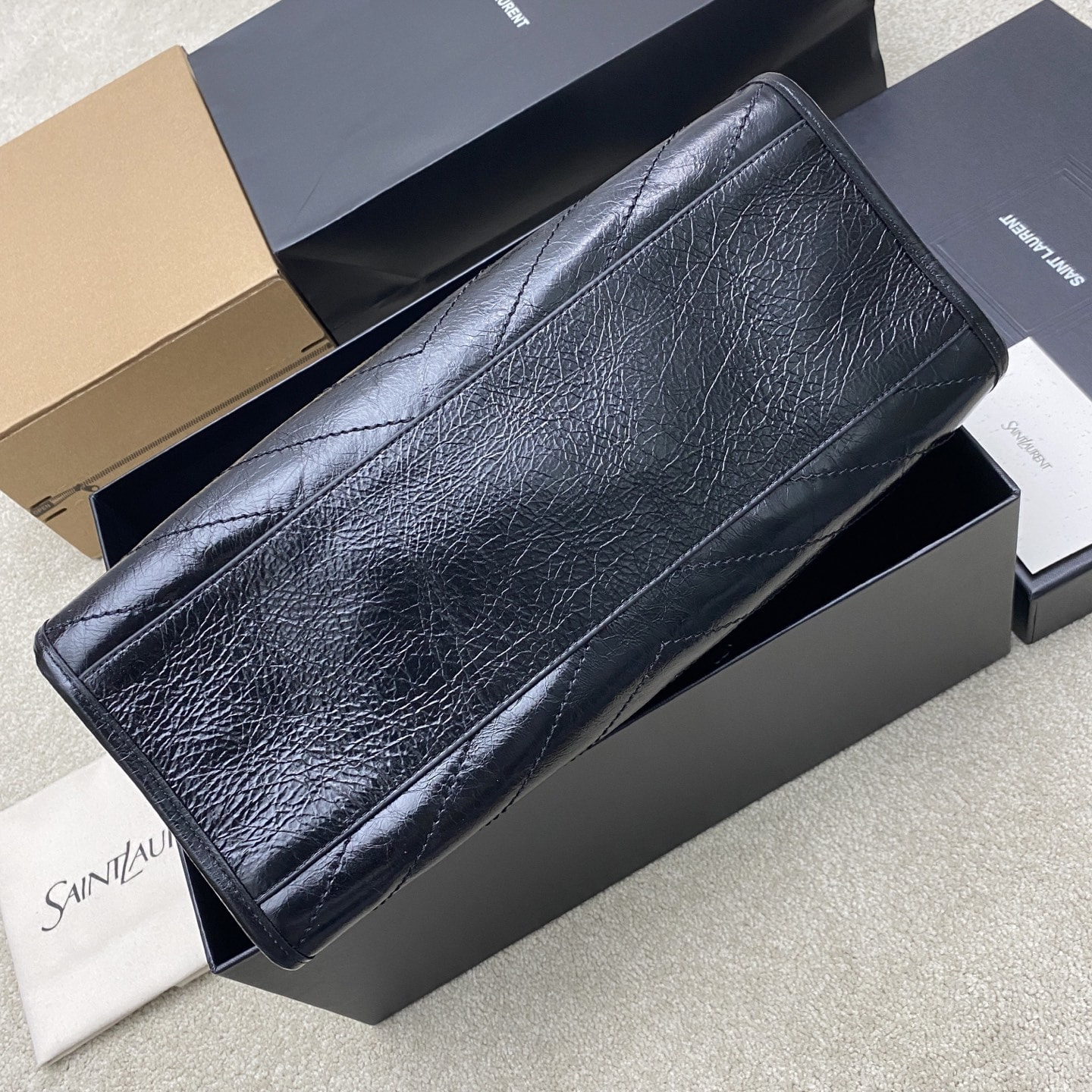 Сумка женская SАINТ LАURЕNТ Niki Shopping Bag (вид 4) Сумка женская SАINТ LАURЕNТ Niki Shopping Bag (фото, вид 4)
