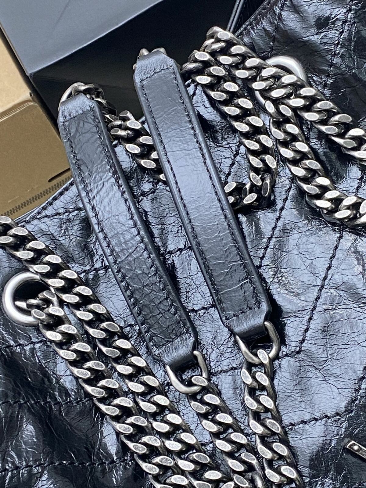 Сумка женская SАINТ LАURЕNТ Niki Shopping Bag (вид 6) Сумка женская SАINТ LАURЕNТ Niki Shopping Bag (фото, вид 6)