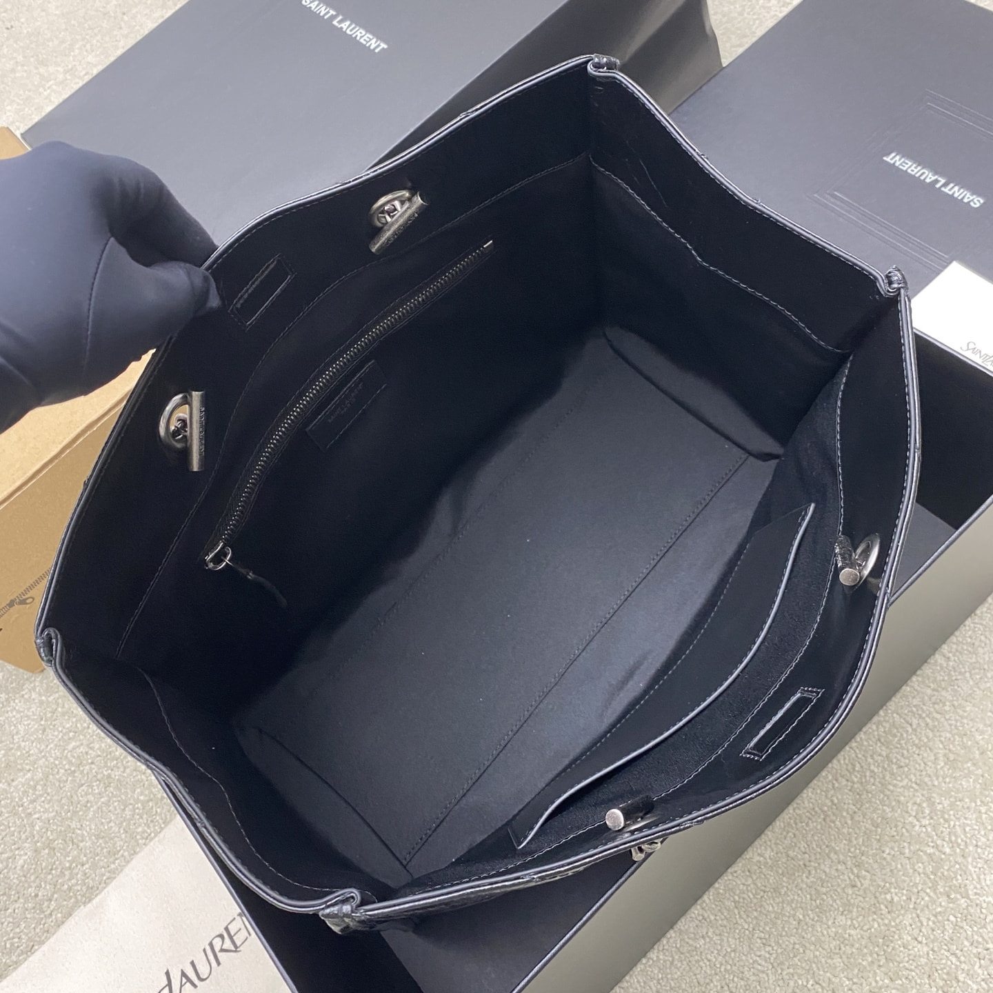 Сумка женская SАINТ LАURЕNТ Niki Shopping Bag (вид 7) Сумка женская SАINТ LАURЕNТ Niki Shopping Bag (фото, вид 7)